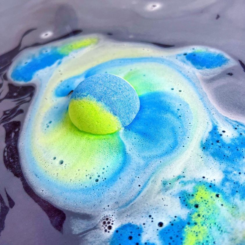 Planet Earth colourful bath bomb for space lovers