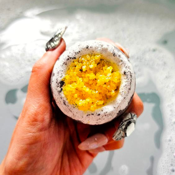 Milkyway handheld bath bomb with eucalyptus fragrance
