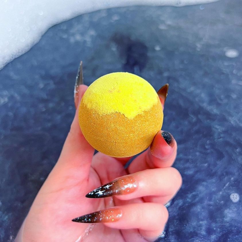 planet Saturn space bath bomb 